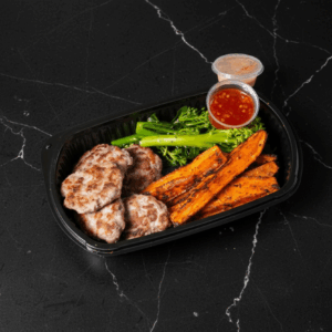 Mini lean burgers served with thick cut sweet potato wedges & a sweet chilli dip with a side of tenderstem broccoli.